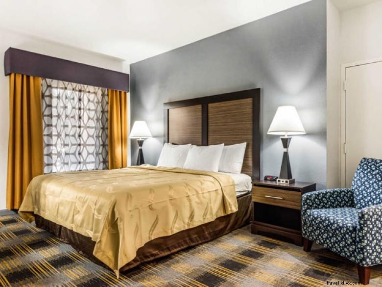 Quality Inn: Comfortable Stay Near Six Flags – Book Your Room Today