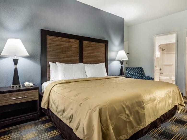 Quality Inn: Comfortable Stay Near Six Flags – Book Your Room Today