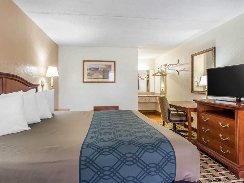 Econo Lodge Midtown – Savannah: Affordable Comfort in the Heart of the City