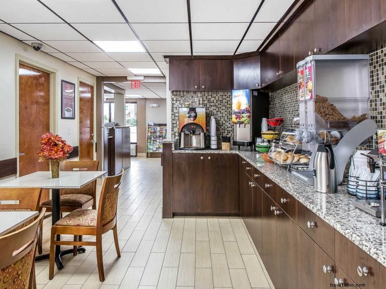 Econo Lodge Midtown – Savannah: Affordable Comfort in the Heart of the City