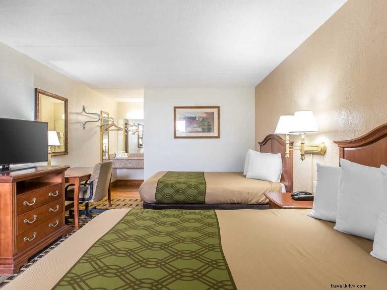 Econo Lodge Midtown – Savannah: Affordable Comfort in the Heart of the City