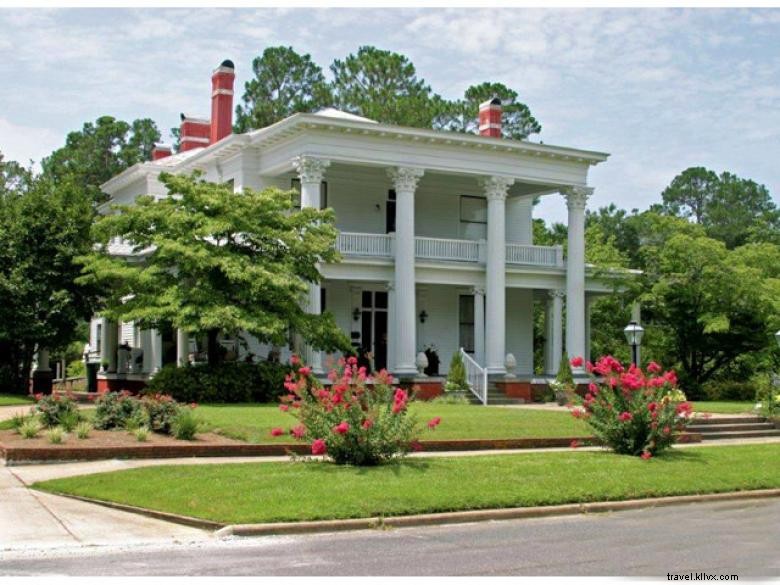 Massee House Bed & Breakfast – Cozy 6‑Bedroom Retreat in Fitzgerald, Magnolia Midlands