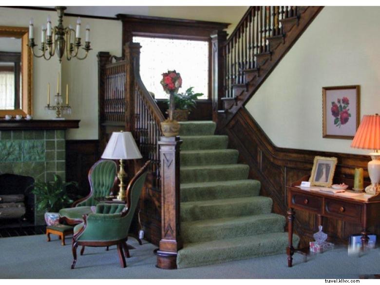 Massee House Bed & Breakfast – Cozy 6‑Bedroom Retreat in Fitzgerald, Magnolia Midlands