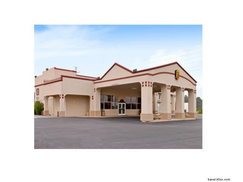 Super 8 by Wyndham – Comfort & Convenience Near Central Georgia Convention Center