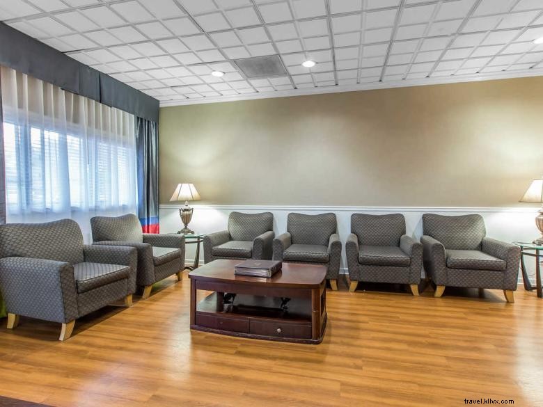 Experience Comfort and Convenience at Quality Inn Midtown Savannah