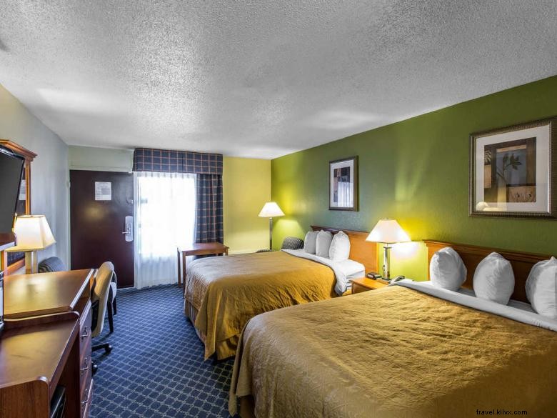 Experience Comfort and Convenience at Quality Inn Midtown Savannah
