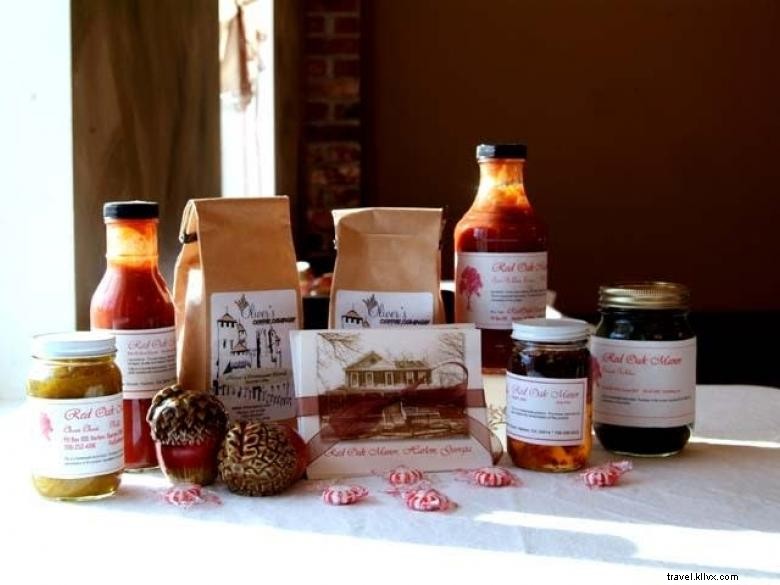 Red Oak Manor: Elegant Rooms & Homemade Delights