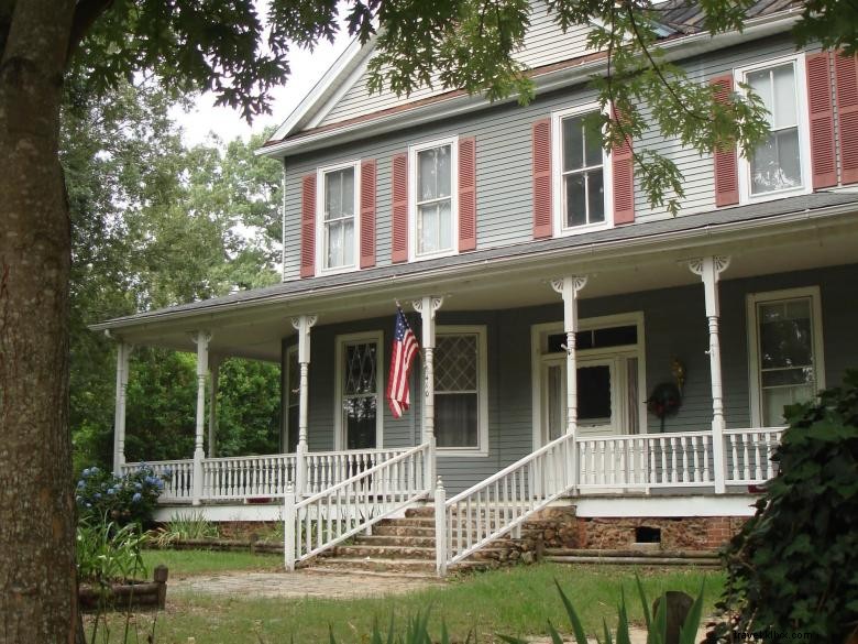 Red Oak Manor: Elegant Rooms & Homemade Delights