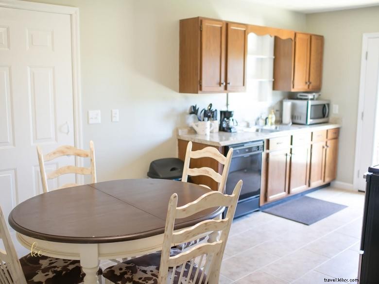 Pierce House: Luxury Vacation Rental with Scenic Views & Modern Comforts