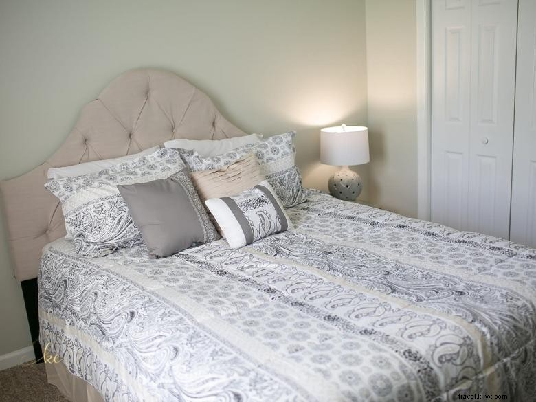 Pierce House: Luxury Vacation Rental with Scenic Views & Modern Comforts