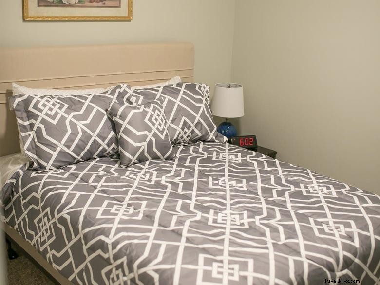 Pierce House: Luxury Vacation Rental with Scenic Views & Modern Comforts