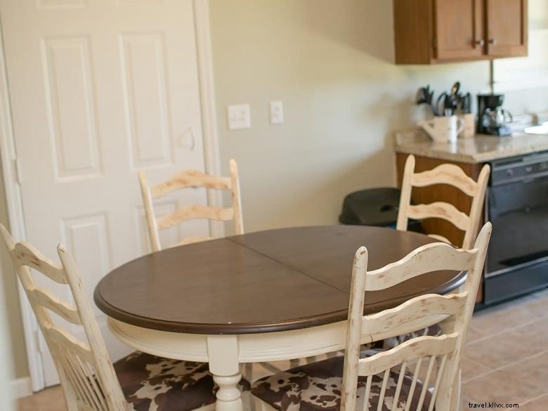 Pierce House: Luxury Vacation Rental with Scenic Views & Modern Comforts