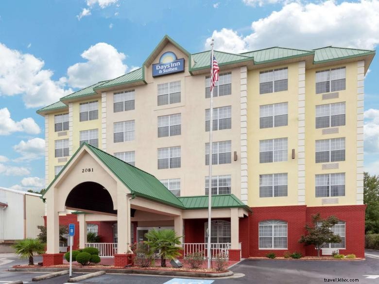 Days Inn & Suites by Wyndham – Tucker/Northlake: Modern Comfort & Friendly Service
