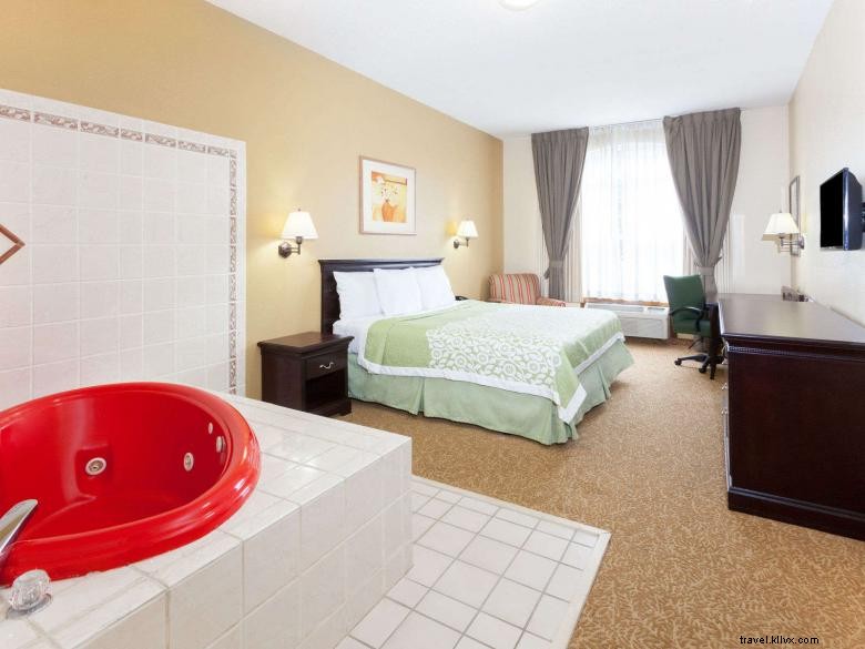 Days Inn & Suites by Wyndham – Tucker/Northlake: Modern Comfort & Friendly Service