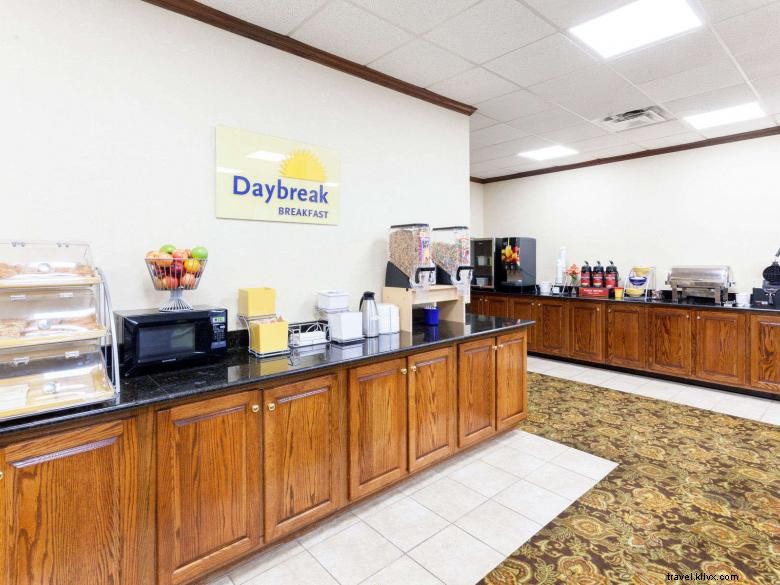 Days Inn & Suites by Wyndham – Tucker/Northlake: Modern Comfort & Friendly Service