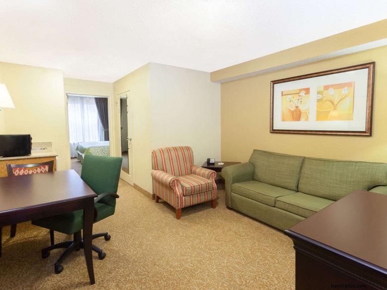 Days Inn & Suites by Wyndham – Tucker/Northlake: Modern Comfort & Friendly Service