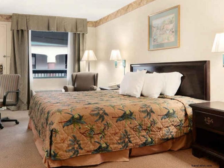 Days Inn & Suites by Wyndham Savannah Gateway – Comfort & Convenience Near I‑95 & 204