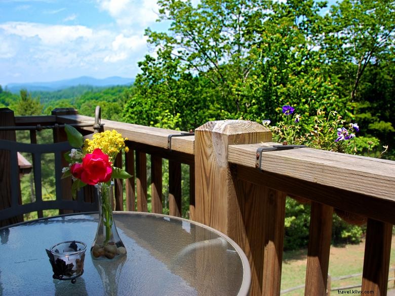 Long Mountain Lodge – Luxury Mountain Retreat with Private Balconies & Sunset Views