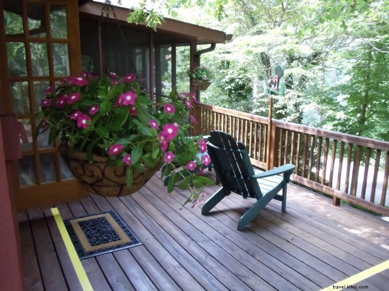 Long Mountain Lodge – Luxury Mountain Retreat with Private Balconies & Sunset Views