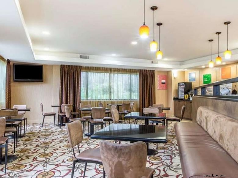 Comfort Suites at Kings Bay Naval Base – Comfortable & Convenient Stay