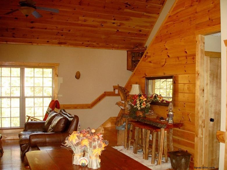 Bearadise Chalet: Premium Mountain Lodge with Scenic Views