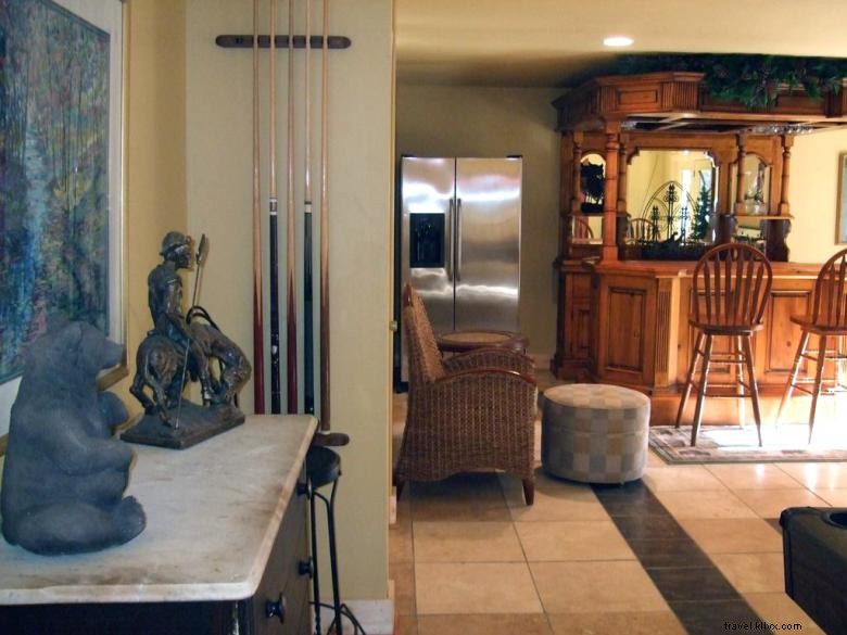 Bearadise Chalet: Premium Mountain Lodge with Scenic Views