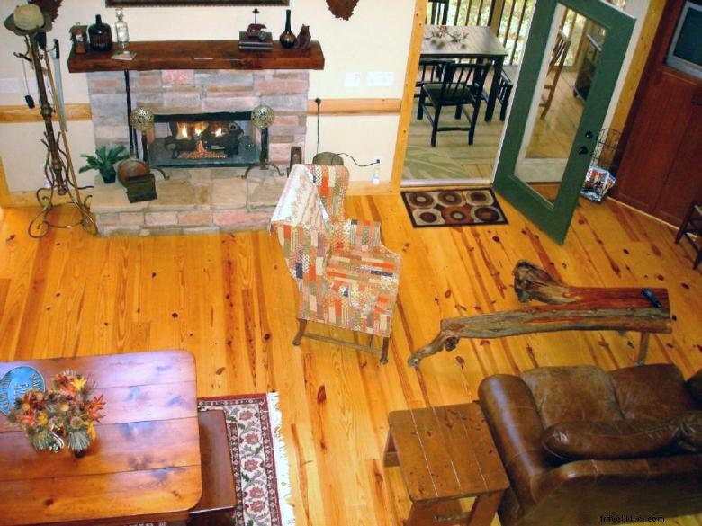 Bearadise Chalet: Premium Mountain Lodge with Scenic Views