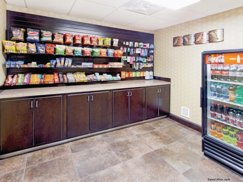 La Quinta Inn & Suites Warner Robins – Comfortable Stay Near Robins AFB