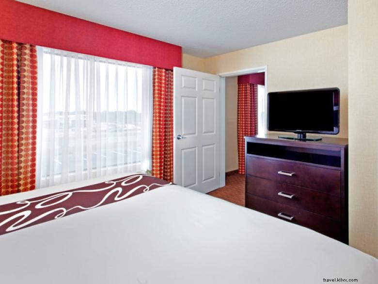 La Quinta Inn & Suites Warner Robins – Comfortable Stay Near Robins AFB