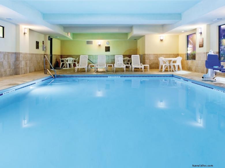 La Quinta Inn & Suites Warner Robins – Comfortable Stay Near Robins AFB