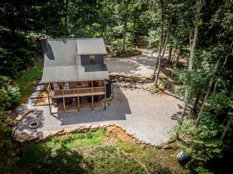 Huckleberry Cabin: Rustic Retreat in the Heart of Nature