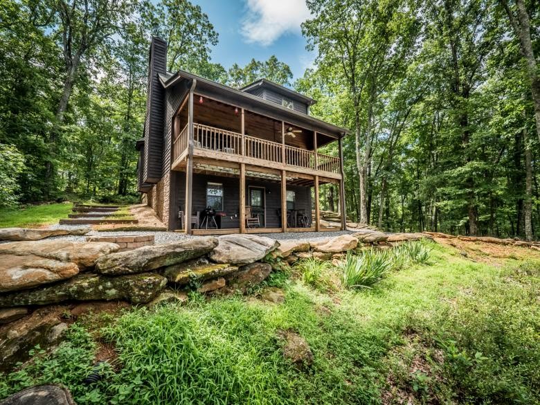 Huckleberry Cabin: Rustic Retreat in the Heart of Nature