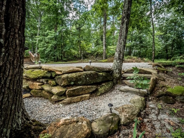Huckleberry Cabin: Rustic Retreat in the Heart of Nature