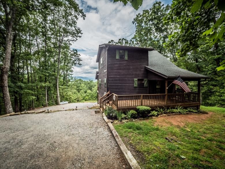 Huckleberry Cabin: Rustic Retreat in the Heart of Nature