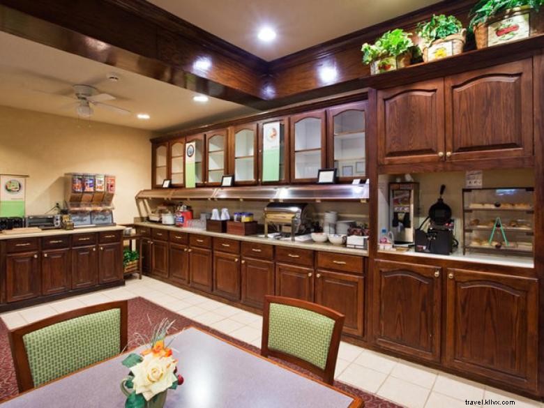 Country Inn & Suites by Radisson – Warner Robins: Comfort & Convenience