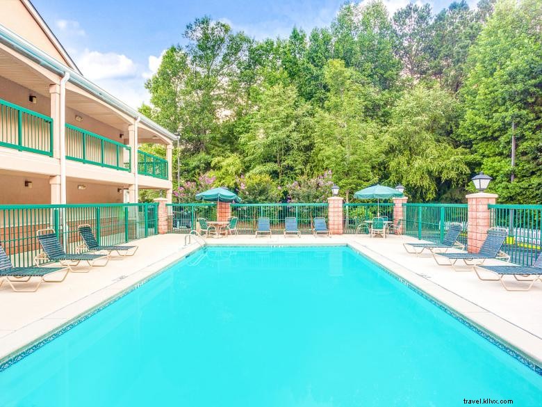 Days Inn & Suites by Wyndham – Premium Comfort in Peachtree City