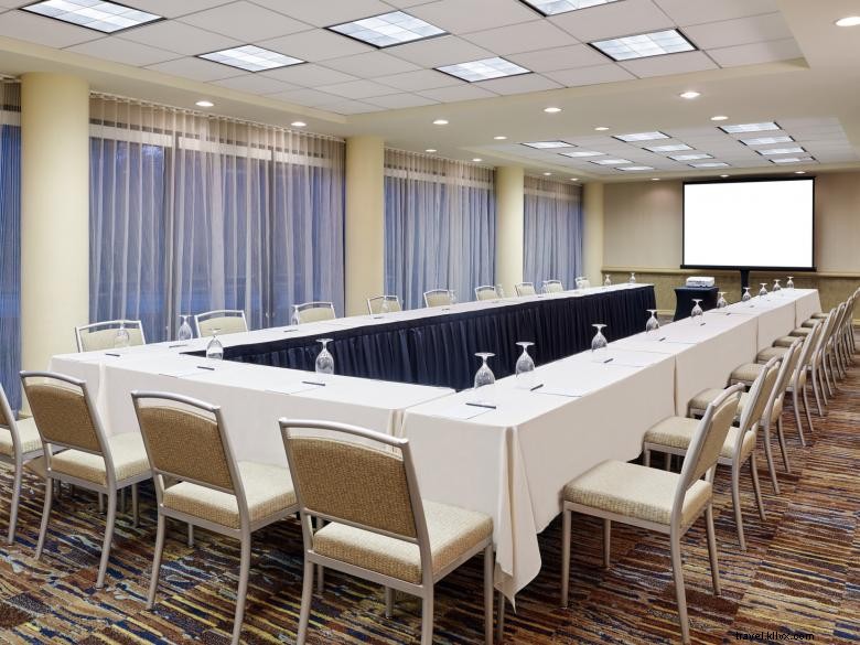 The Westin Atlanta Airport: Luxury Comfort & Seamless Travel Experience