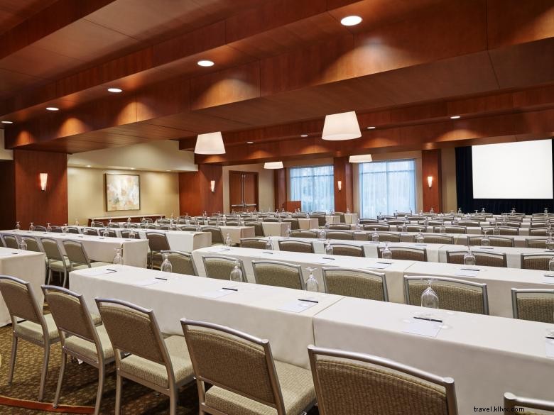 The Westin Atlanta Airport: Luxury Comfort & Seamless Travel Experience