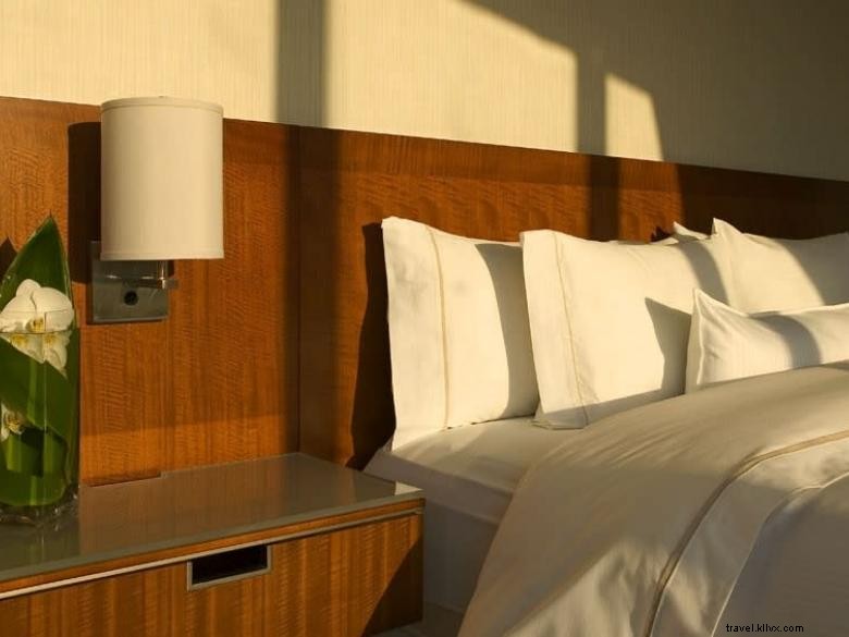 The Westin Atlanta Airport: Luxury Comfort & Seamless Travel Experience