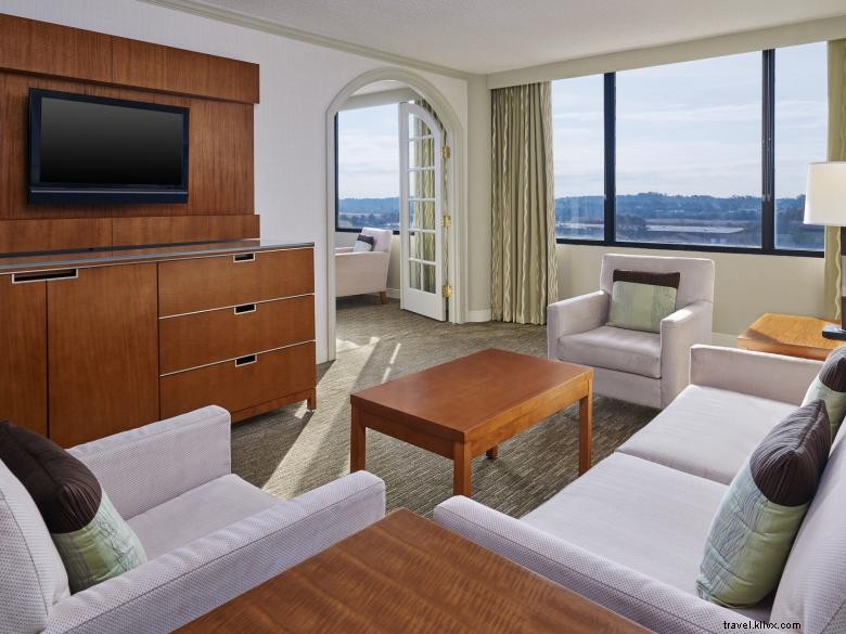 The Westin Atlanta Airport: Luxury Comfort & Seamless Travel Experience