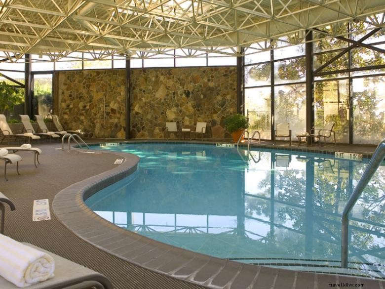 The Westin Atlanta Airport: Luxury Comfort & Seamless Travel Experience