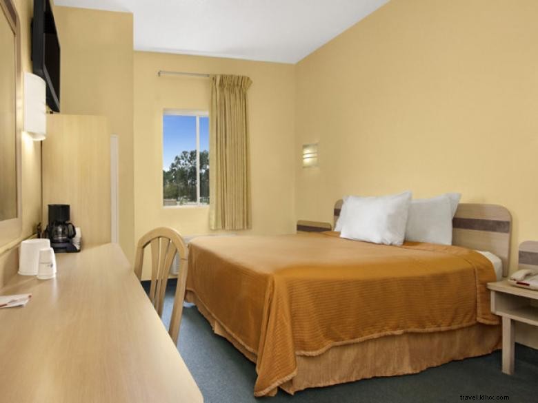 Howard Johnson by Wyndham Tifton – Warm Comfort in Scenic Southwest Georgia