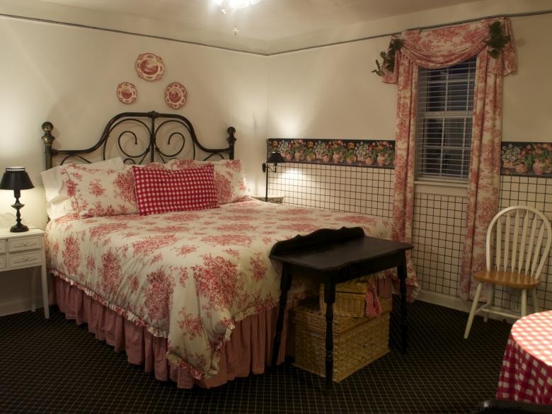 Garden Walk Bed & Breakfast Inn – Serene Garden Retreat