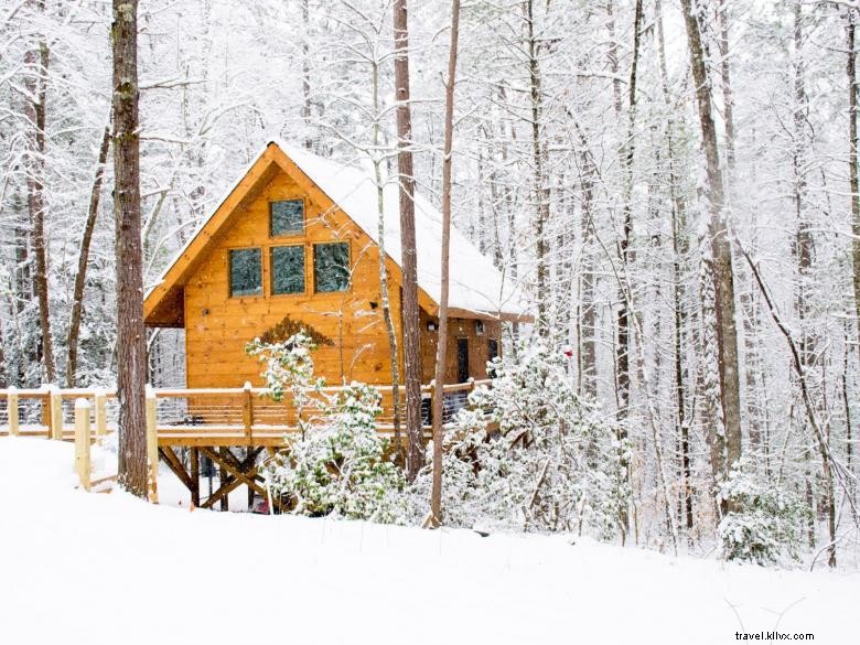 Hearth & Homestead Cabins: Rustic Retreats for Relaxation