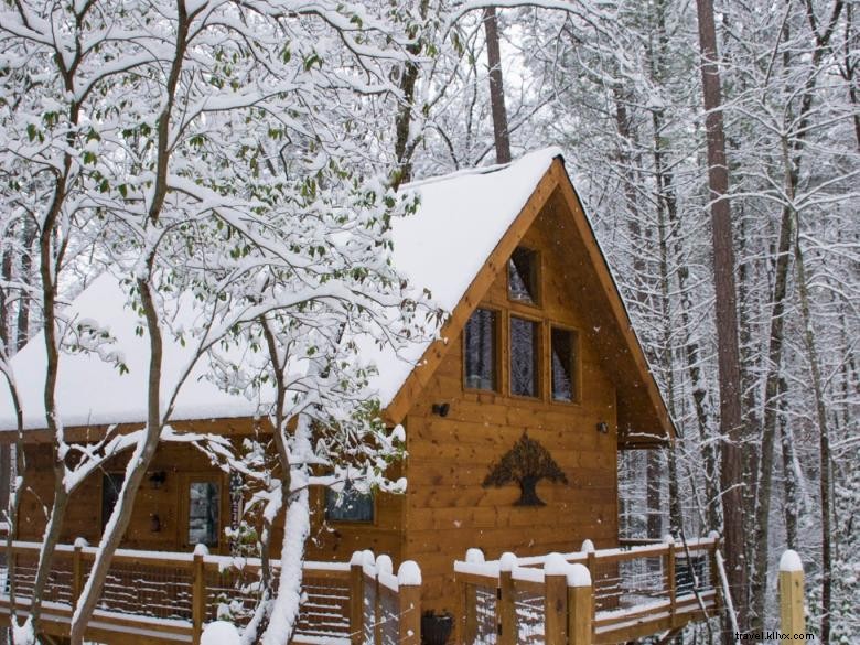 Hearth & Homestead Cabins: Rustic Retreats for Relaxation