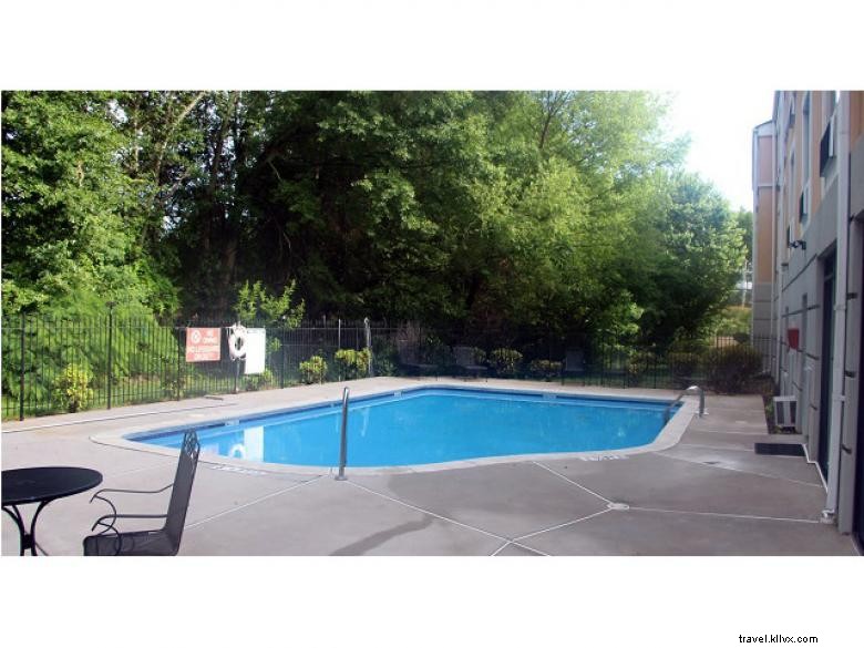 Jameson Inn Riverdale – Convenient Stay Near Atlanta Airport