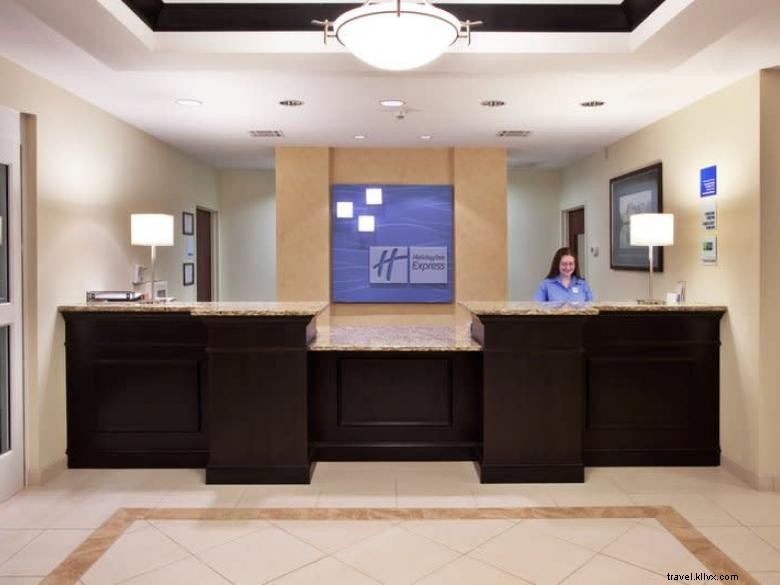 Holiday Inn Express & Suites Savannah – Midtown: Comfort & Convenience