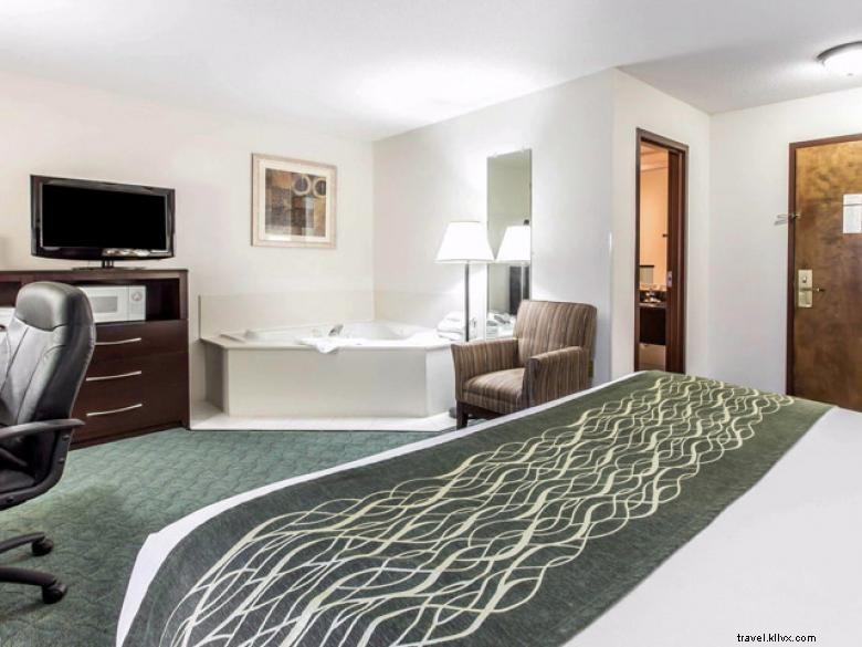 Comfort Inn & Suites at Robins Air Force Base – Comfortable Stay for Military & Guests