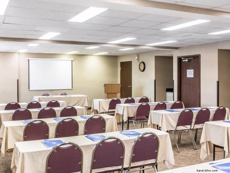 Comfort Inn & Suites at Robins Air Force Base – Comfortable Stay for Military & Guests