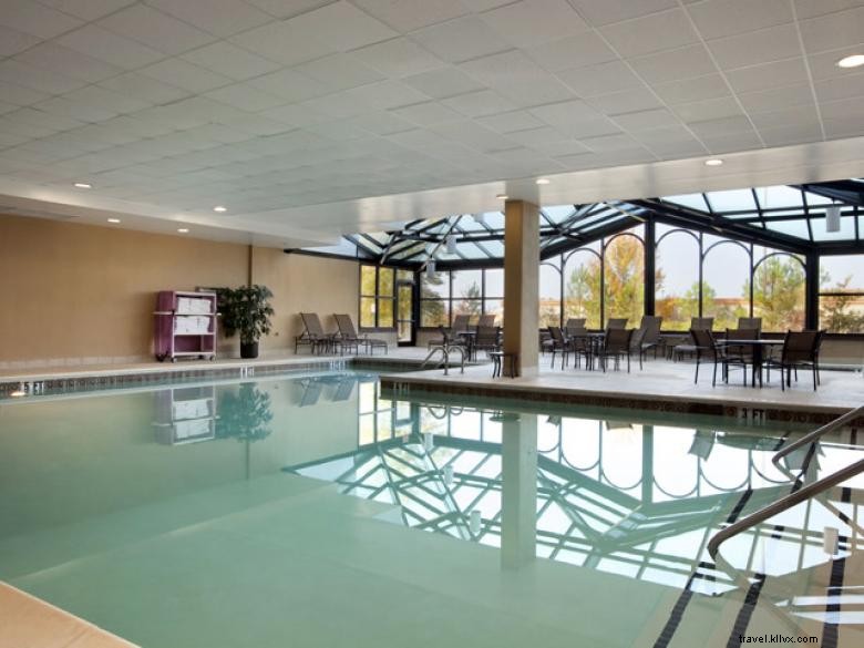 Embassy Suites by Hilton Atlanta Alpharetta – Luxury Comfort & Modern Amenities